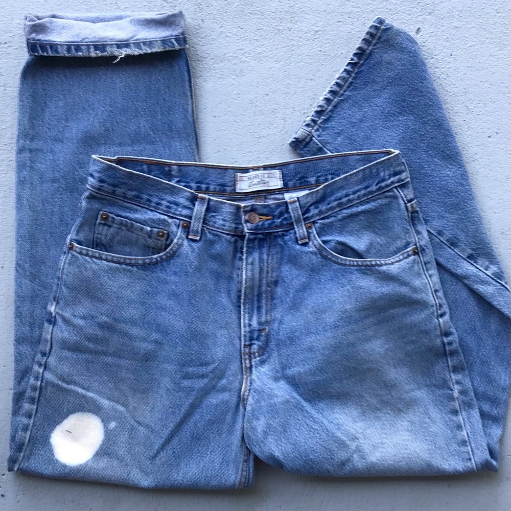 LEVI’S Signature Relaxed Fit Unisex Vintage 90s Throwback Distressed Denim Jeans